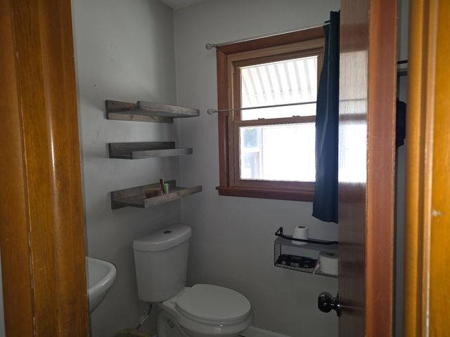 1407 E Crowley St, Wichita, KS 67216