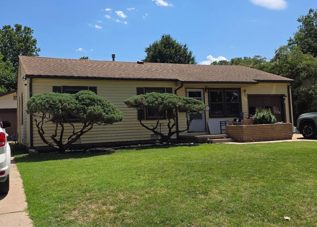 1407 E Crowley St, Wichita, KS 67216