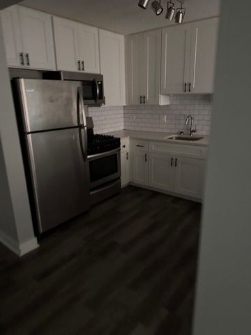 800 Graceland Avenue 301, Des Plaines, IL 60016