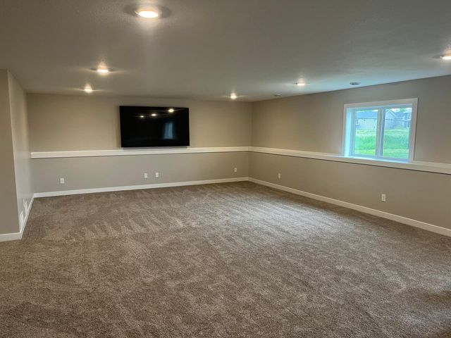 2018 Douglas Trail Drive SE, Pine Island, MN 55963