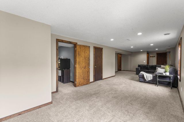 711 303rd Avenue NW, Cambridge, MN 55008