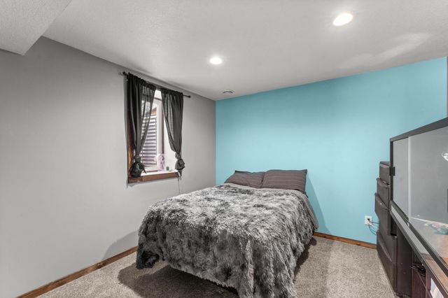 711 303rd Avenue NW, Cambridge, MN 55008