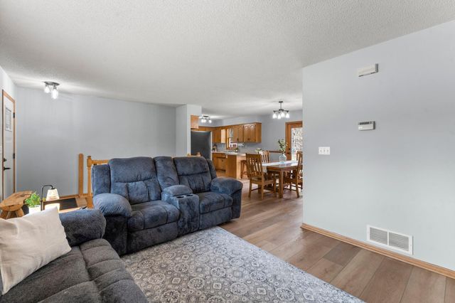 711 303rd Avenue NW, Cambridge, MN 55008