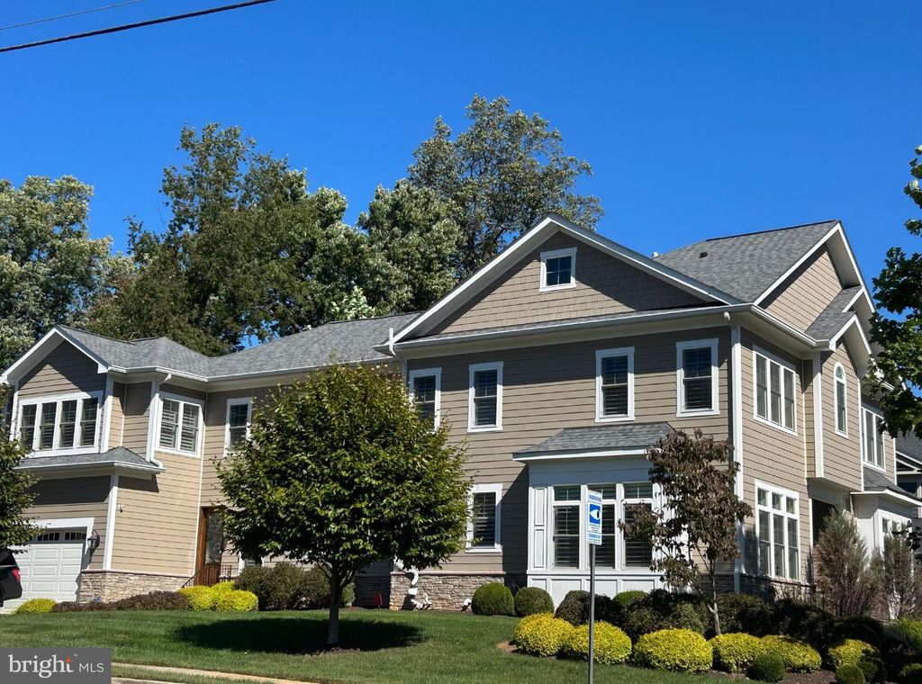609 KINGSLEY RD SW, Vienna, VA 22180