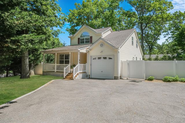 1 Queens Road, Miller Place, NY 11764