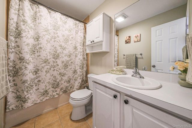 1 Queens Road, Miller Place, NY 11764