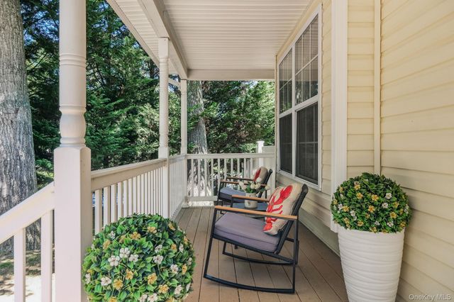 1 Queens Road, Miller Place, NY 11764