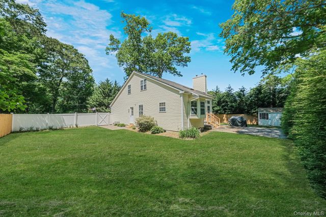 1 Queens Road, Miller Place, NY 11764