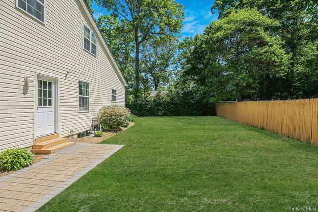 1 Queens Road, Miller Place, NY 11764
