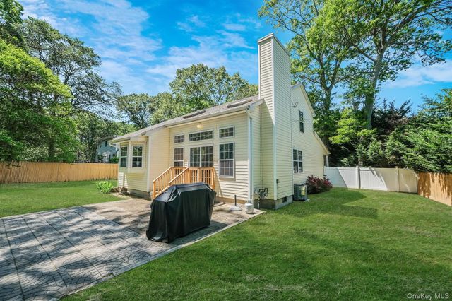 1 Queens Road, Miller Place, NY 11764
