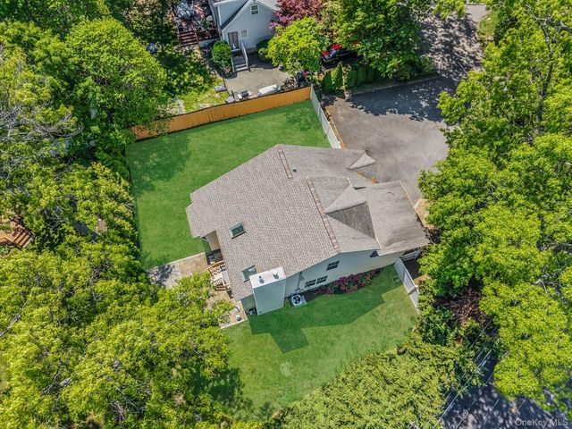 1 Queens Road, Miller Place, NY 11764