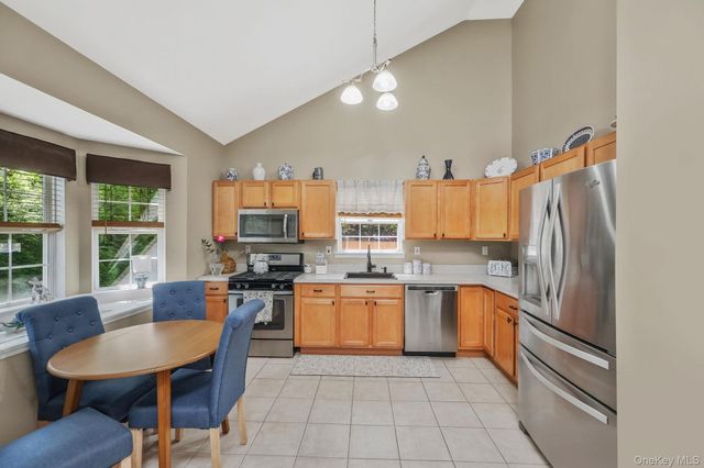 1 Queens Road, Miller Place, NY 11764