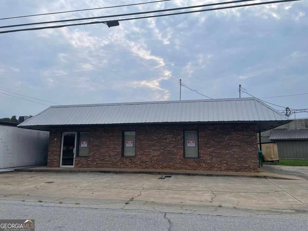 25 S Broad Street Extension, Commerce, GA 30529 — exterior