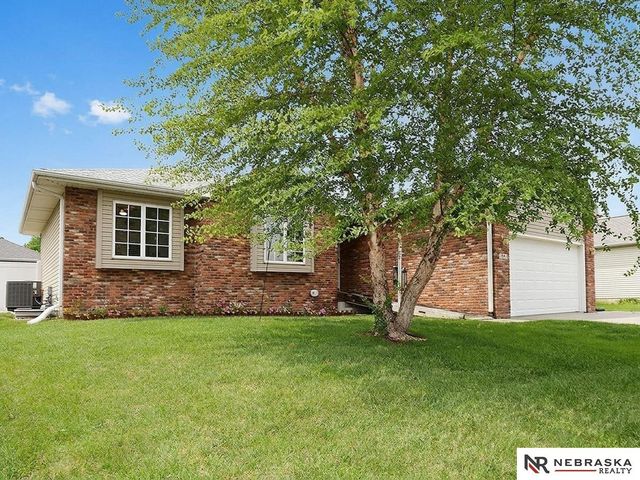 1601 Blackhawk Circle, Lincoln, NE 68521