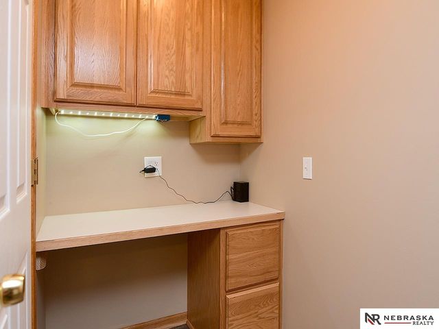 1601 Blackhawk Circle, Lincoln, NE 68521