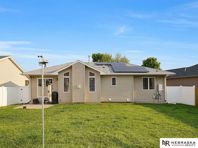 1601 Blackhawk Circle, Lincoln, NE 68521