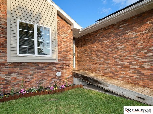 1601 Blackhawk Circle, Lincoln, NE 68521