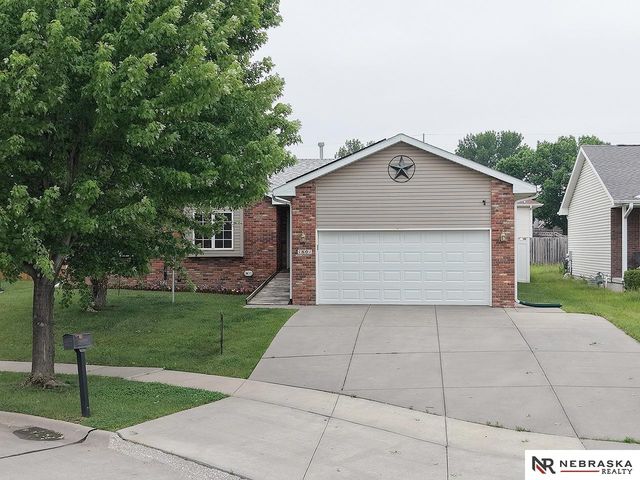 1601 Blackhawk Circle, Lincoln, NE 68521