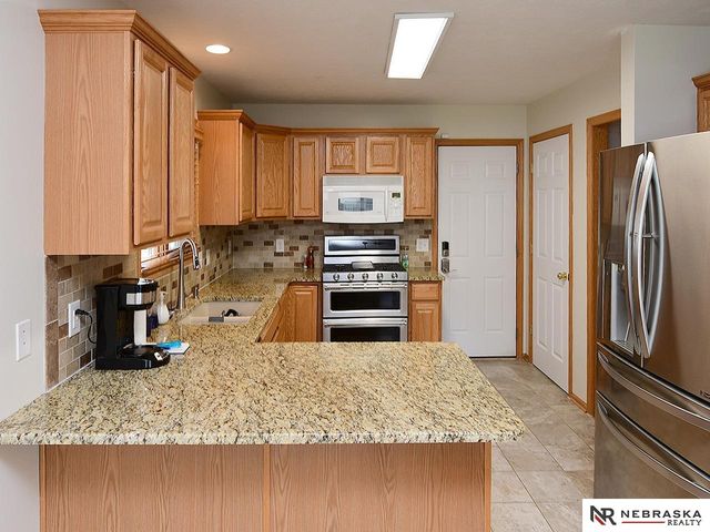 1601 Blackhawk Circle, Lincoln, NE 68521