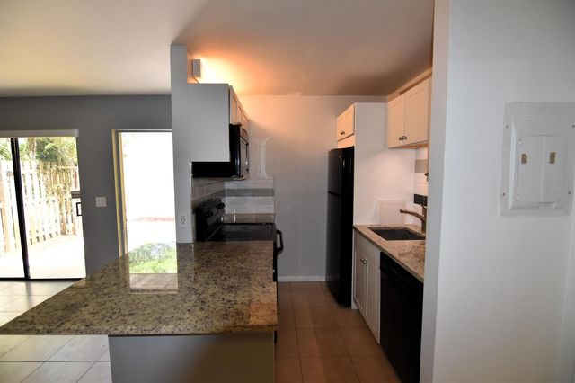 3 Crossings Circle B, Boynton Beach, FL 33435