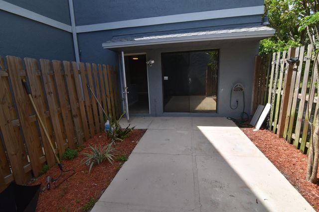 3 Crossings Circle B, Boynton Beach, FL 33435