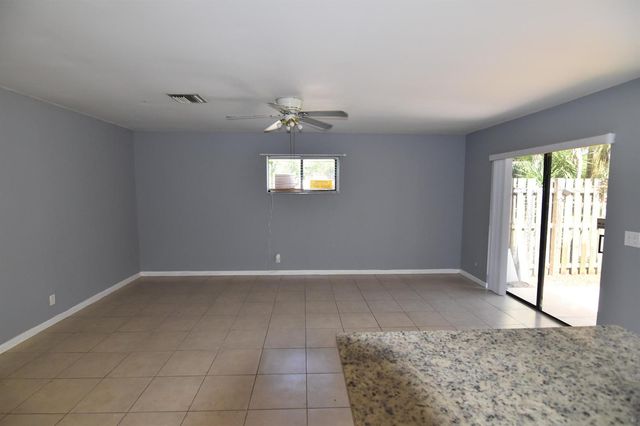 3 Crossings Circle B, Boynton Beach, FL 33435