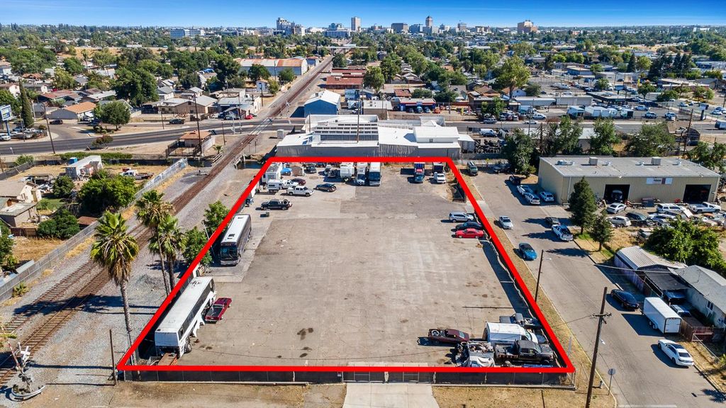 Image 1 of property listing at 1206 N Effie Street, Fresno, CA 93703