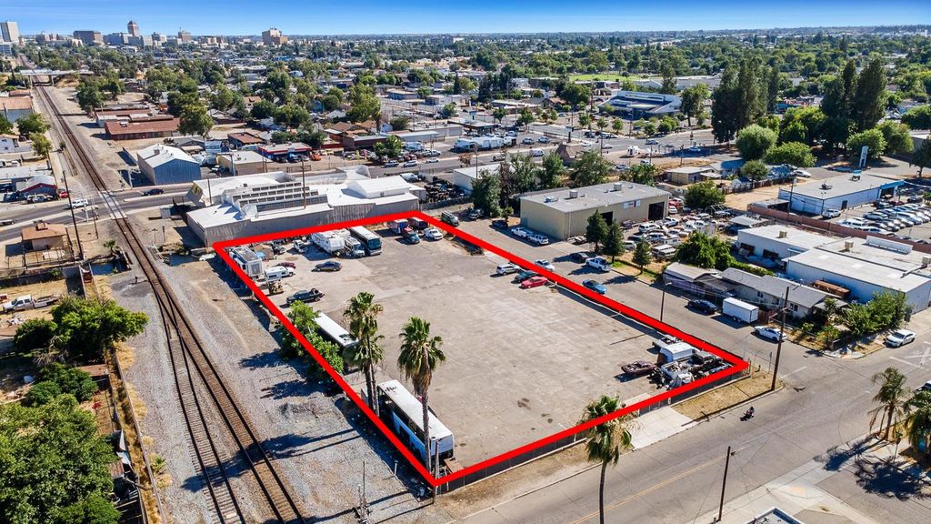 Image 9 of property listing at 1206 N Effie Street, Fresno, CA 93703