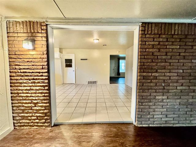 7721 S Ross Avenue, Oklahoma City, OK 73159