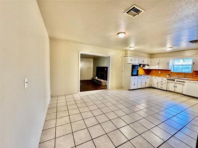 7721 S Ross Avenue, Oklahoma City, OK 73159