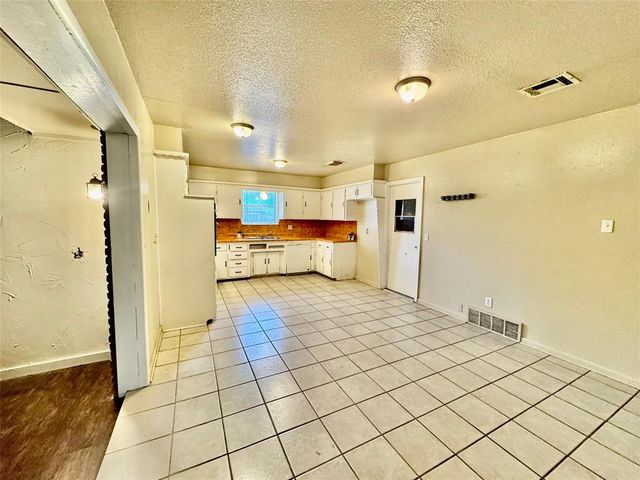 7721 S Ross Avenue, Oklahoma City, OK 73159
