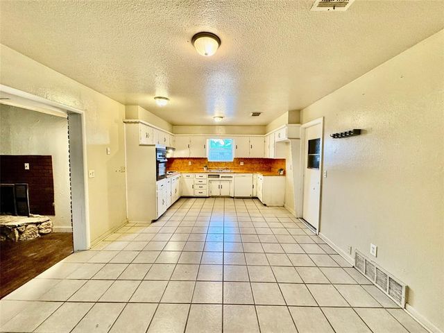7721 S Ross Avenue, Oklahoma City, OK 73159