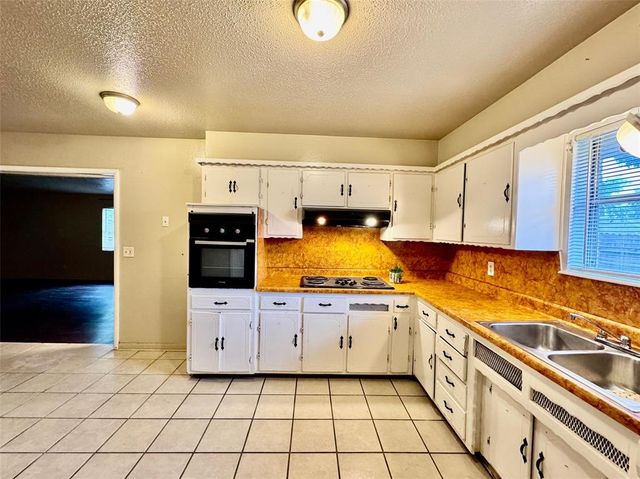 7721 S Ross Avenue, Oklahoma City, OK 73159