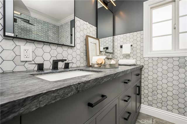 1147 W 10th, Santa Ana, CA 92703