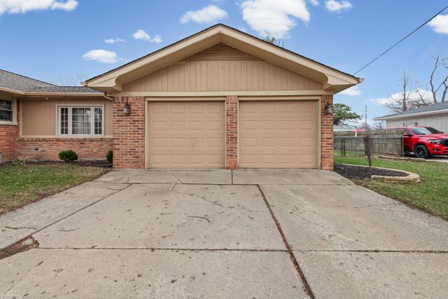 25312 Saint Christopher St Street, Harrison Twp, MI 48045