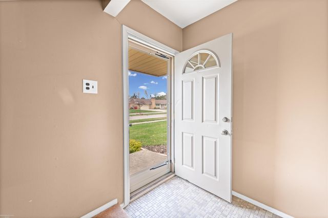 25312 Saint Christopher St Street, Harrison Twp, MI 48045