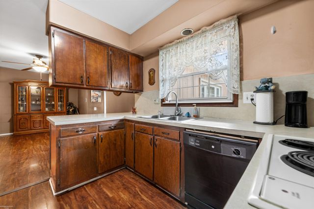 25312 Saint Christopher St Street, Harrison Twp, MI 48045