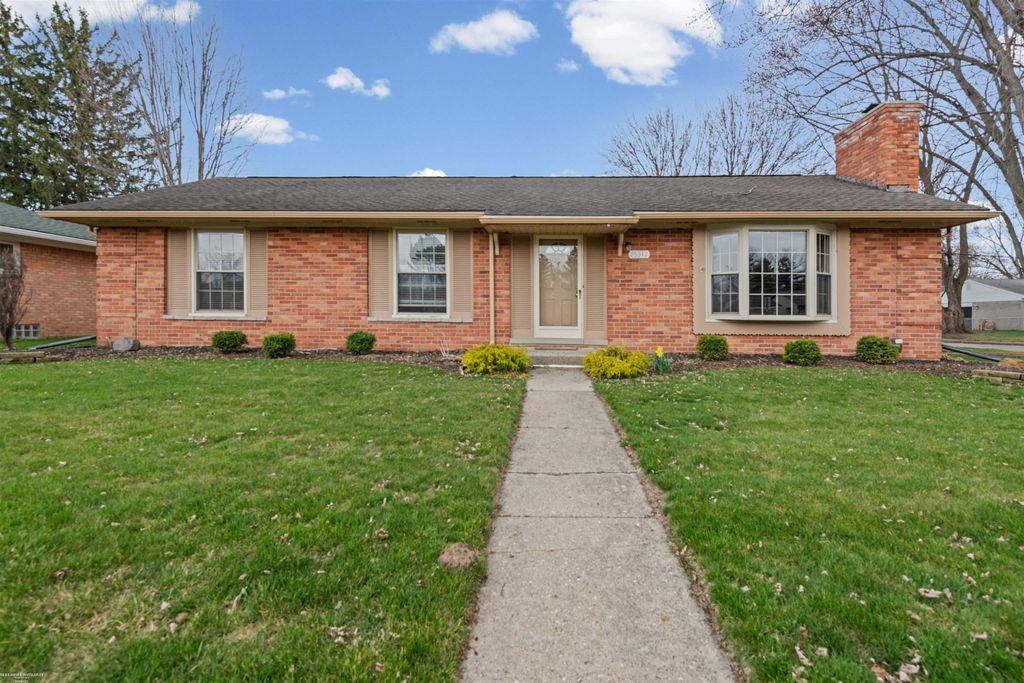 25312 Saint Christopher St Street, Harrison Twp, MI 48045