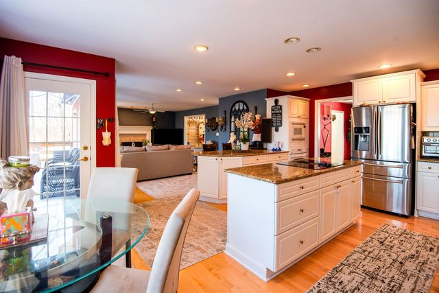 17 Briar Oaks Drive, Huntington, WV 25704