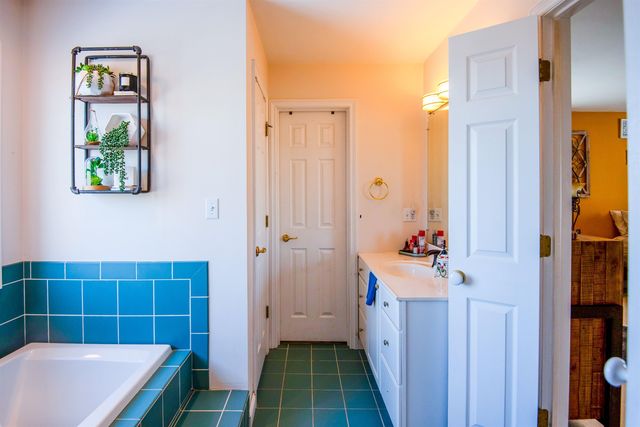 17 Briar Oaks Drive, Huntington, WV 25704