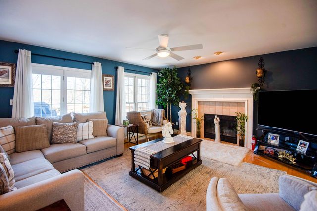 17 Briar Oaks Drive, Huntington, WV 25704