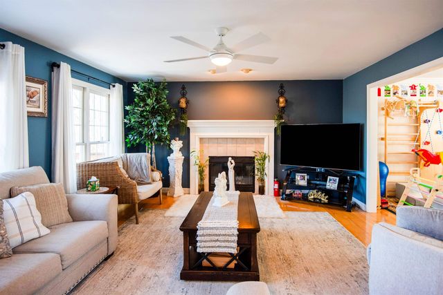 17 Briar Oaks Drive, Huntington, WV 25704