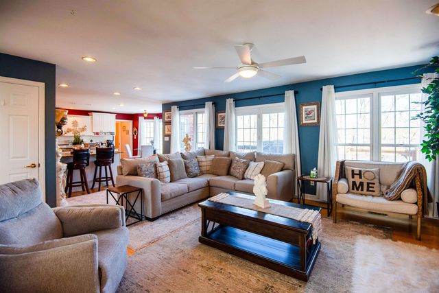 17 Briar Oaks Drive, Huntington, WV 25704