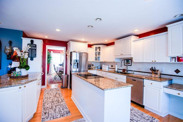 17 Briar Oaks Drive, Huntington, WV 25704