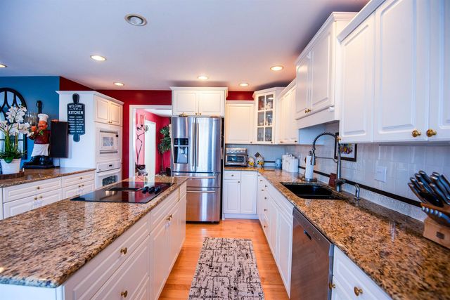 17 Briar Oaks Drive, Huntington, WV 25704