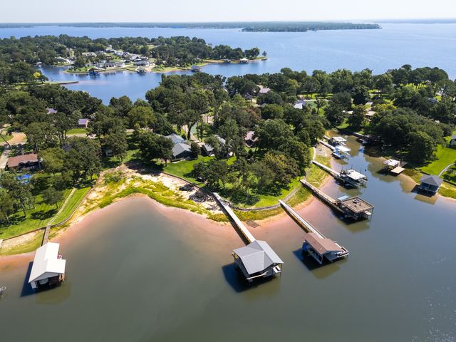 516 Arrowwood Beach Road, Trinidad, TX 75163