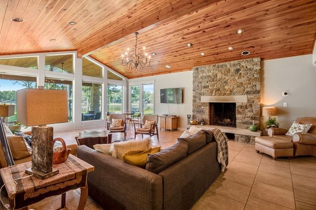 516 Arrowwood Beach Road, Trinidad, TX 75163