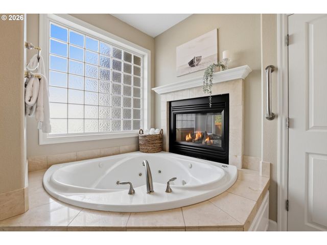 1873 N TEAKWOOD St, Canby, OR 97013