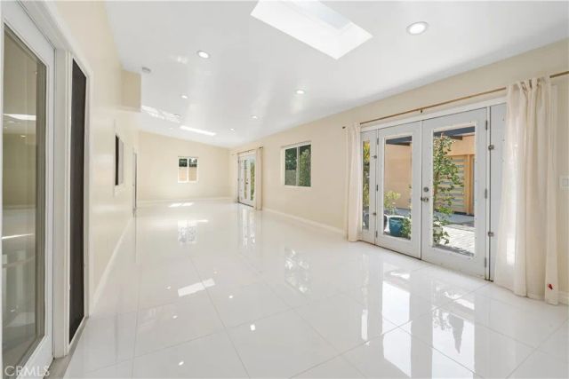 15406 Lull, Los Angeles, CA 91406