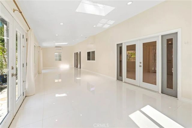 15406 Lull, Los Angeles, CA 91406